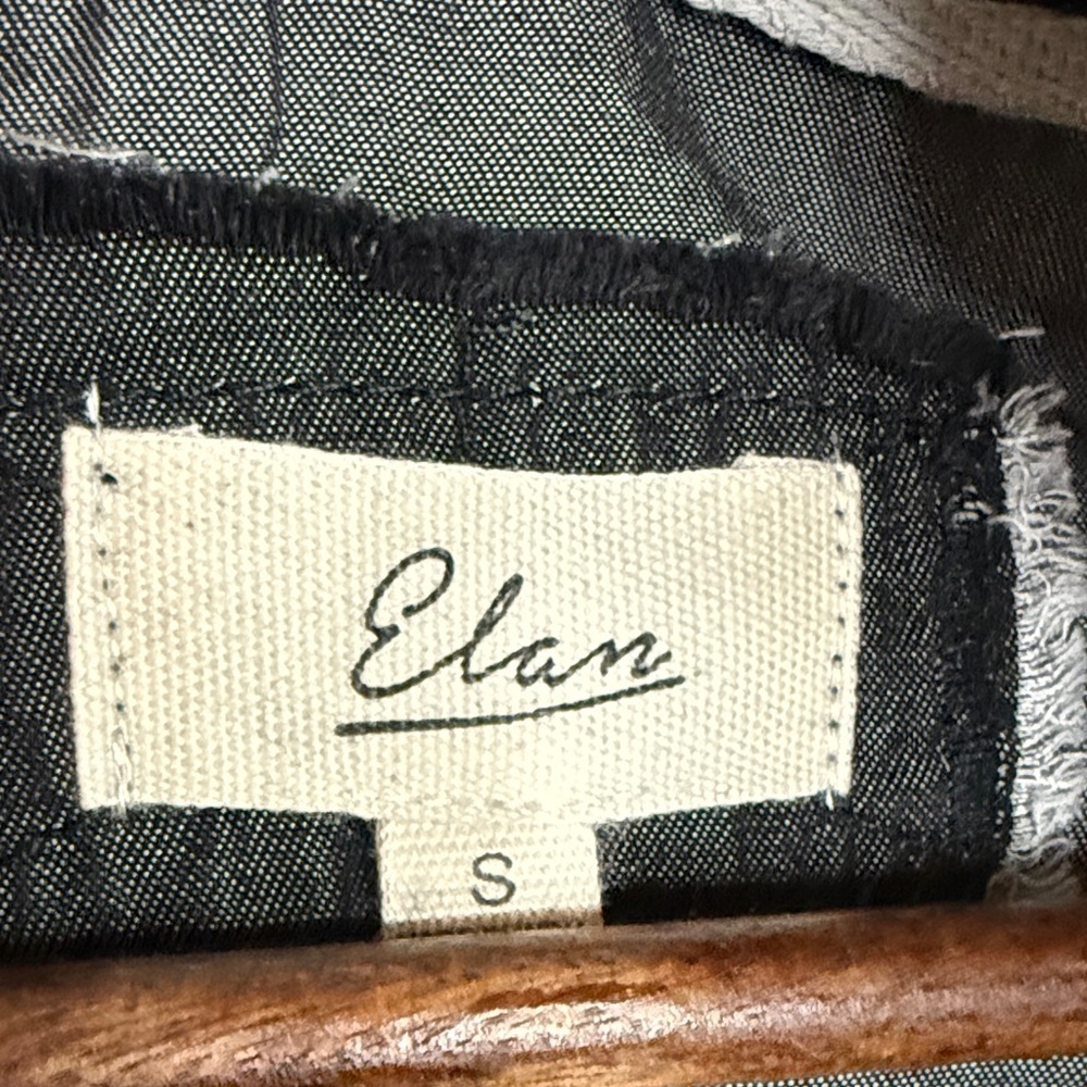 Elan Women's Black V-Neck Top- Sz SMALL-NWT - Picture 3 of 7